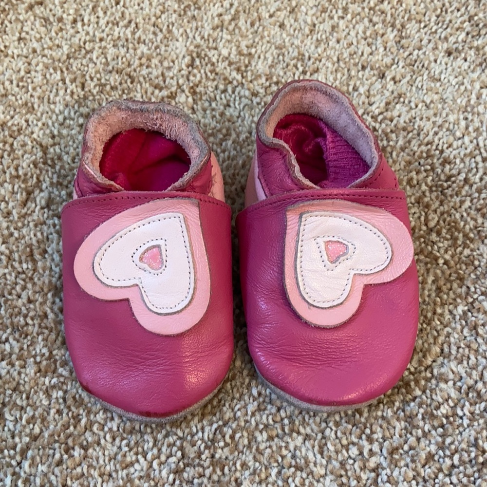 🩰 3/$15 - Bobux baby slippers. 0-3 months